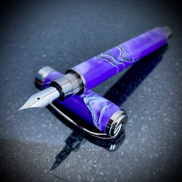 #0370 Purple Mesh Fountain Pen