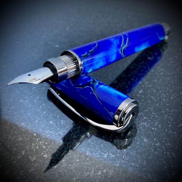 #0371 Blue Mesh Fountain Pen